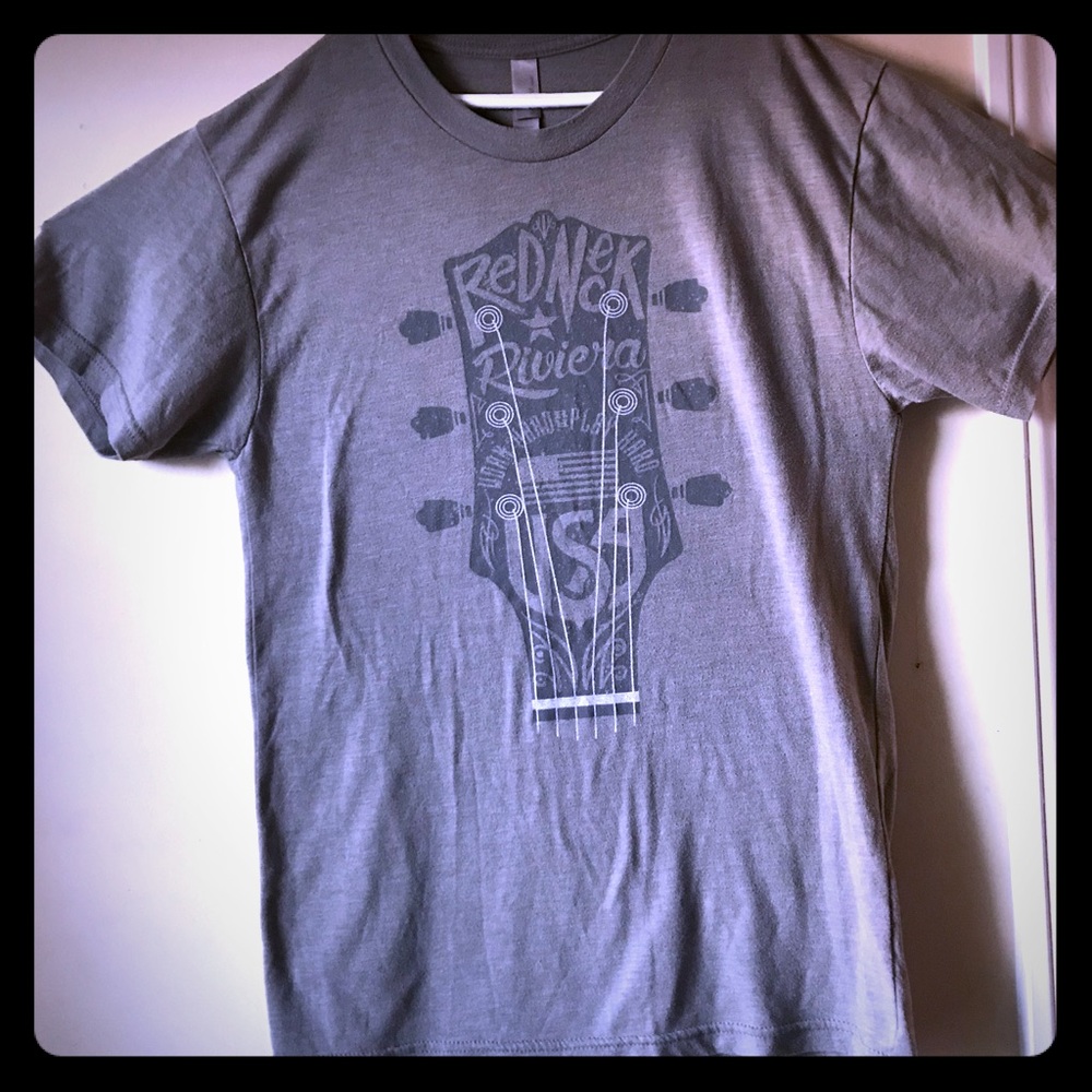 Short sleeve tee